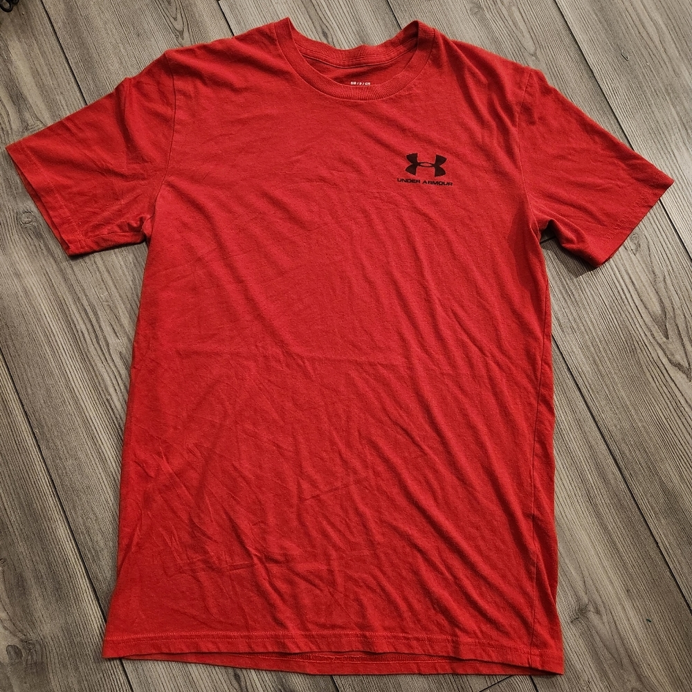 UNDER Armour Men Red Shirt Size SM
